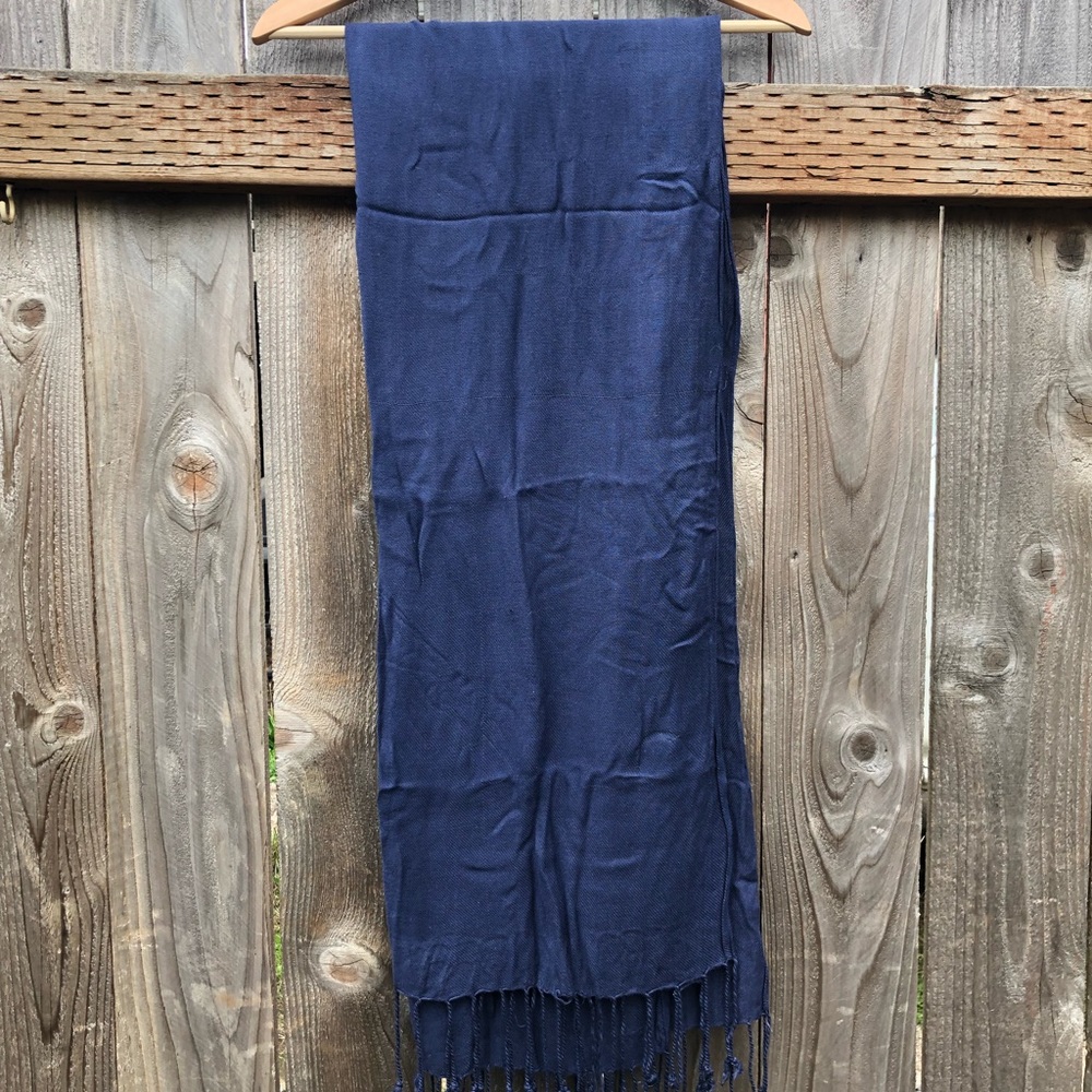 Very soft dark navy blue French scarf